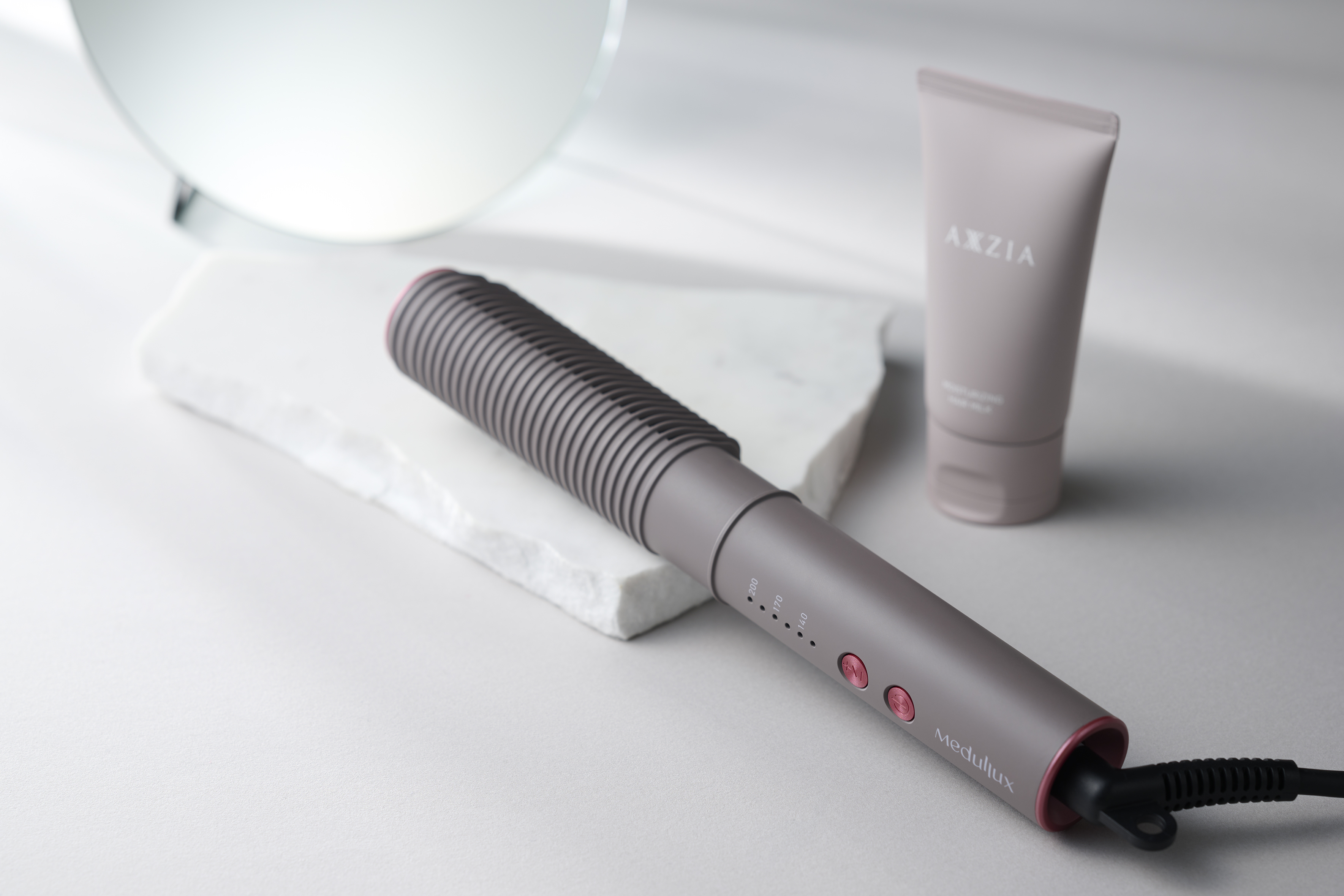 Medulux Comb Iron コームアイロン　オマケ付き アクシージアからヘアアイロン登場！次世代*¹コーム型ヘアアイロン